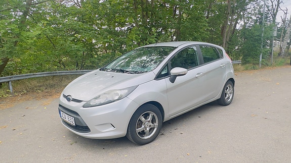 Ford Fiesta 2 of 12