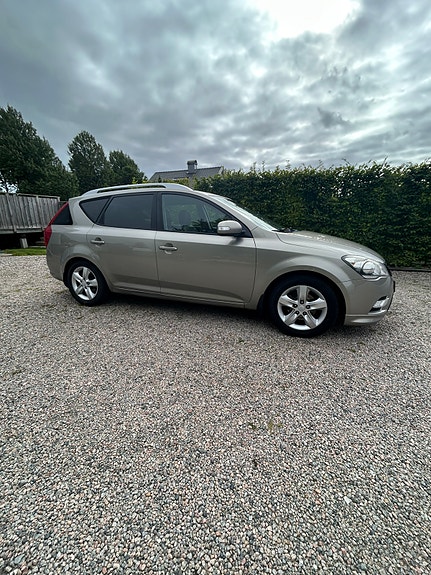 Kia Ceed 2 of 6
