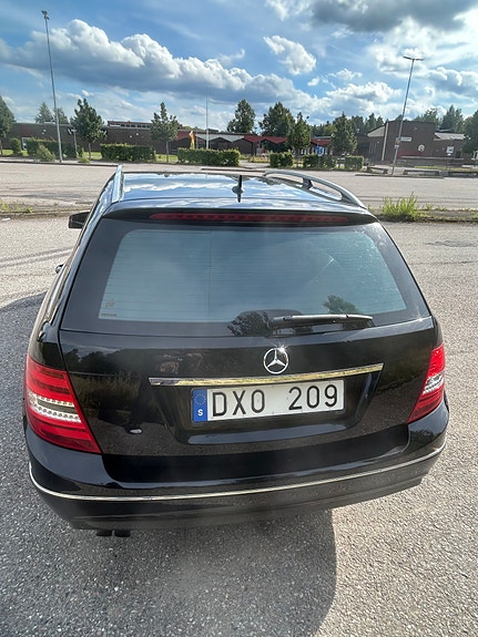 Mercedes-Benz C180 2 of 2