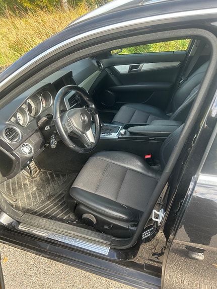Mercedes-Benz C180 4 of 4