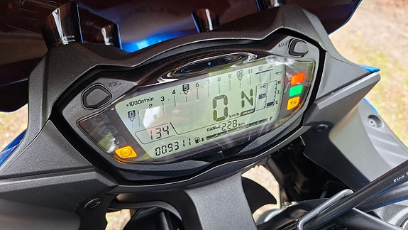 Suzuki GSX-S1000 6 of 7