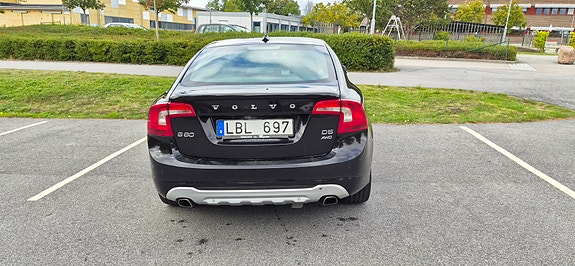 Volvo S60 2 of 7