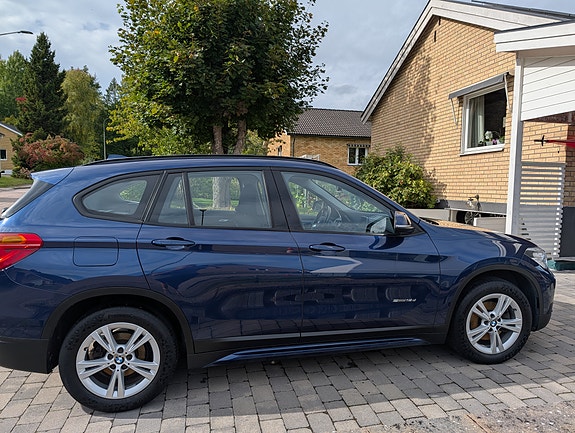 BMW X1 3 of 5