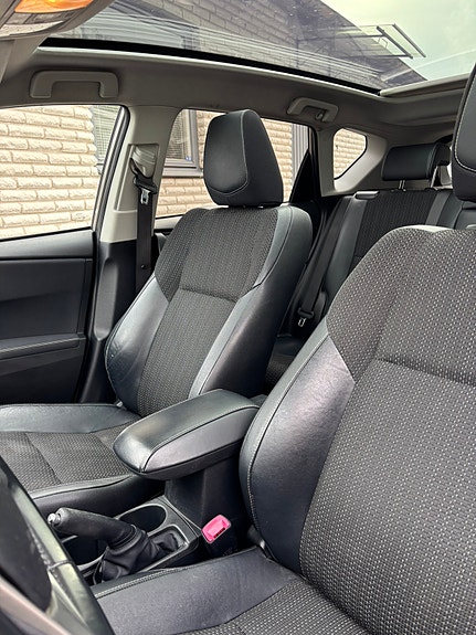 Toyota Auris 7 of 8