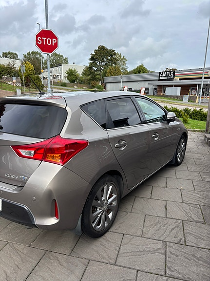 Toyota Auris 3 of 8