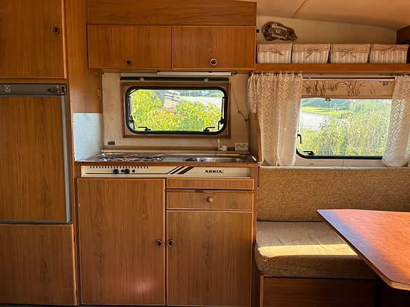 Adria 590 3 of 10