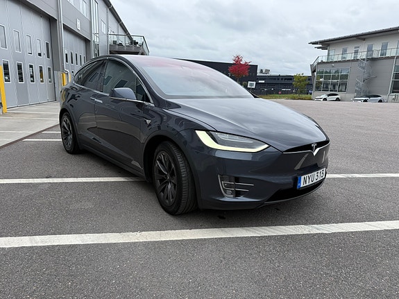 Tesla Model X 2 of 9