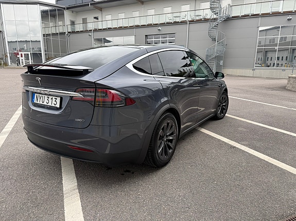 Tesla Model X 4 of 9