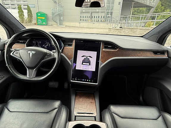 Tesla Model X 5 of 9