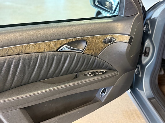 Mercedes-Benz E280 13 of 15