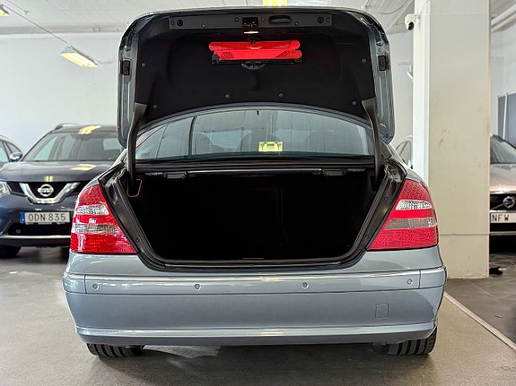 Mercedes-Benz E280 9 of 15