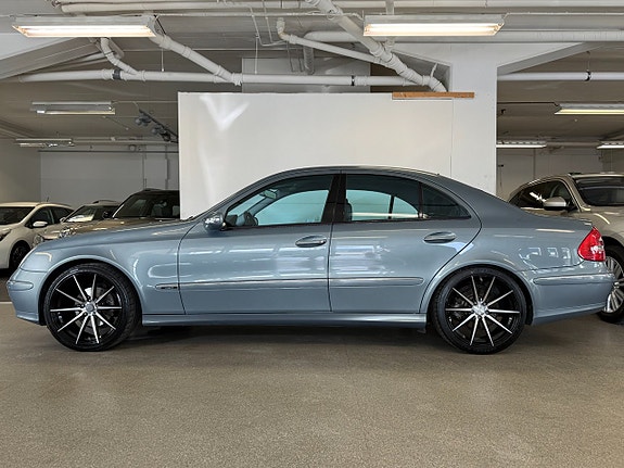 Mercedes-Benz E280 2 of 15