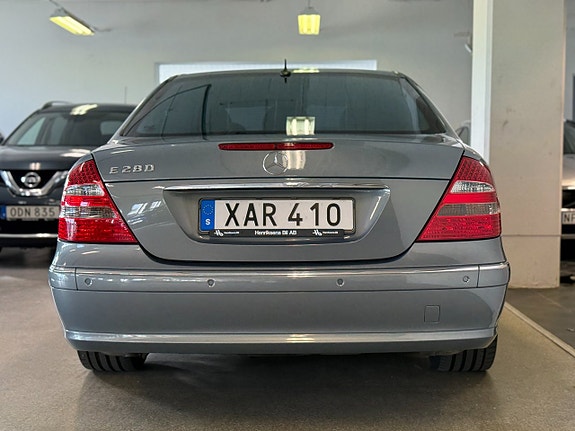 Mercedes-Benz E280 8 of 15