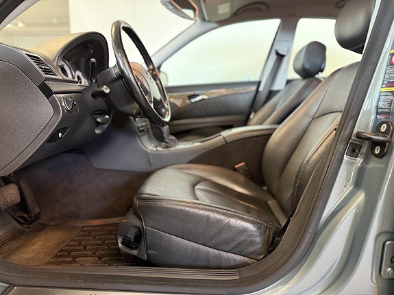 Mercedes-Benz E280 11 of 15