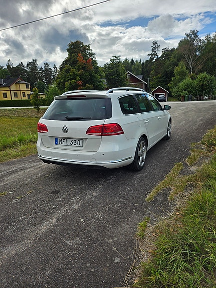 Volkswagen Passat 2 of 8