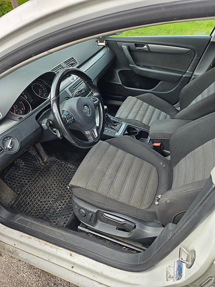 Volkswagen Passat 5 of 8