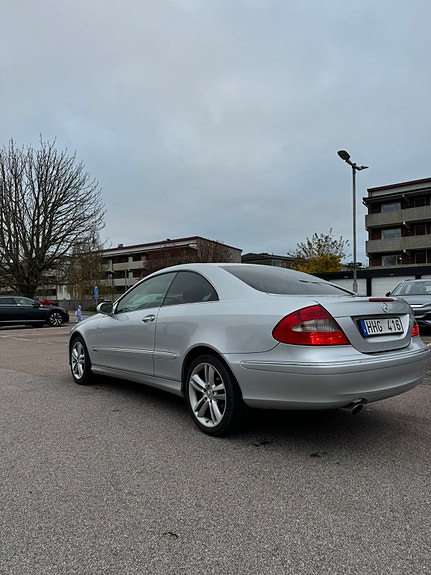 Mercedes-Benz CLK200 4 of 8