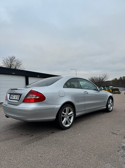 Mercedes-Benz CLK200 5 of 8