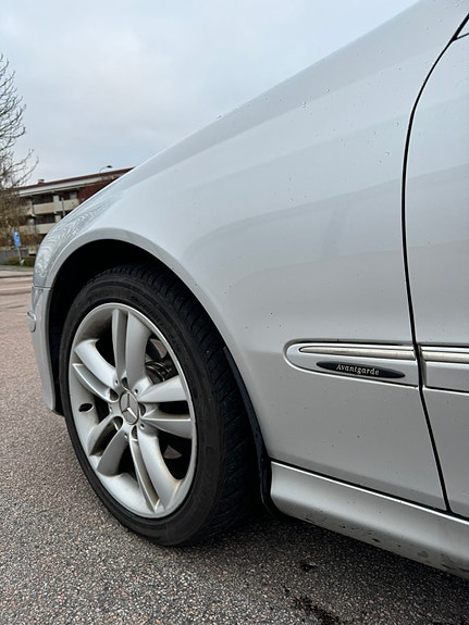 Mercedes-Benz CLK200 3 of 8