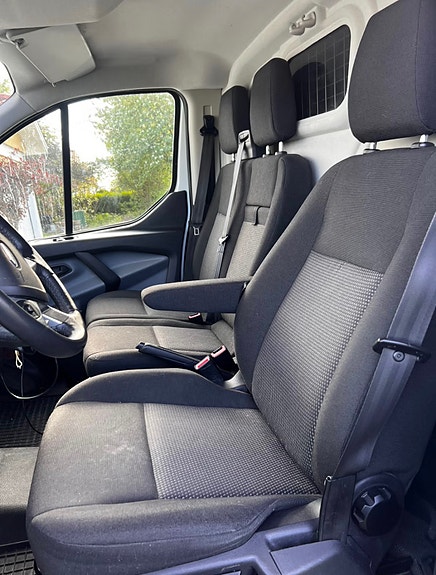 Ford Transit Custom 3 of 8