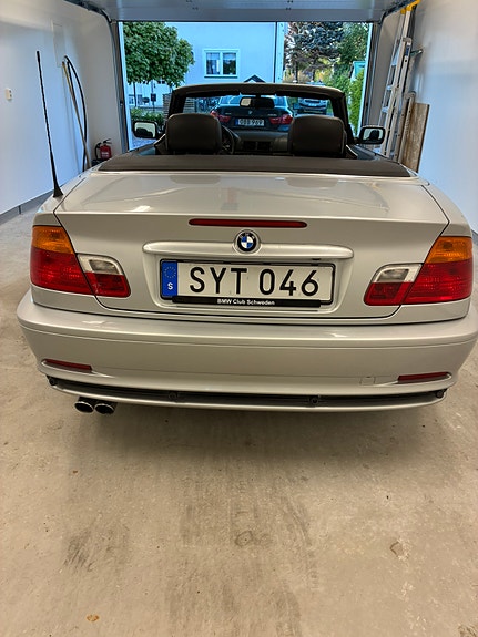 BMW 330Ci 2 of 5