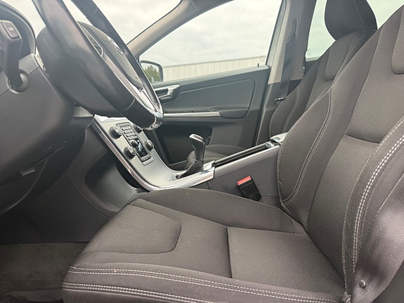 Volvo XC60 13 of 21