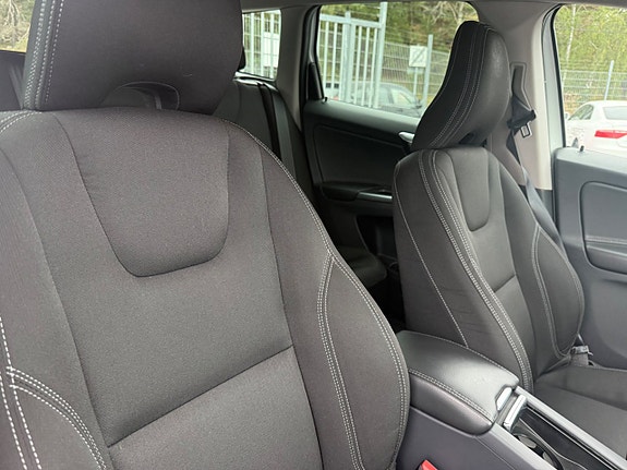 Volvo XC60 10 of 21