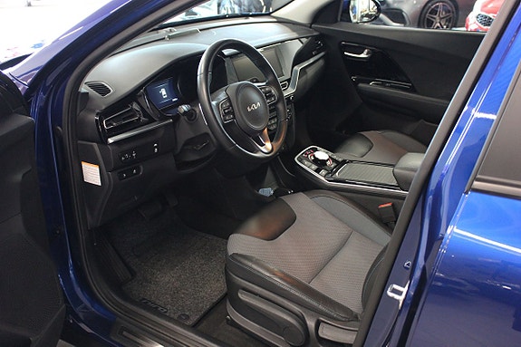 Kia Niro 2 of 18