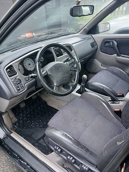 Nissan Primera 4 of 5