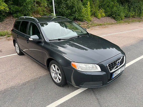 Volvo V70 3 of 7