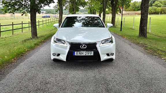 Lexus GS300h 2 of 13