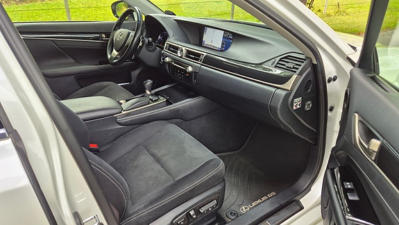 Lexus GS300h 11 of 13