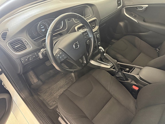 Volvo V40 6 of 8