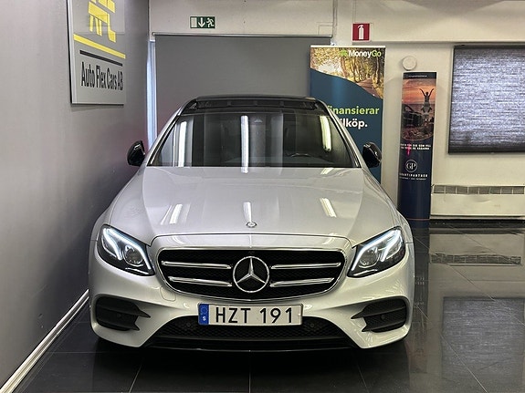 Mercedes-Benz E250 4 of 23
