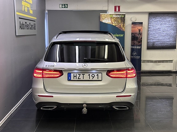 Mercedes-Benz E250 5 of 23