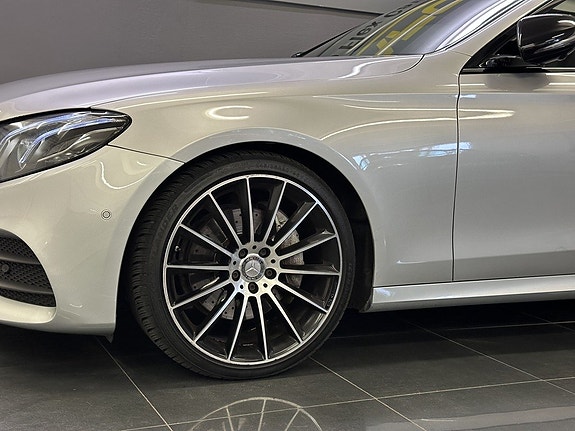 Mercedes-Benz E250 2 of 23
