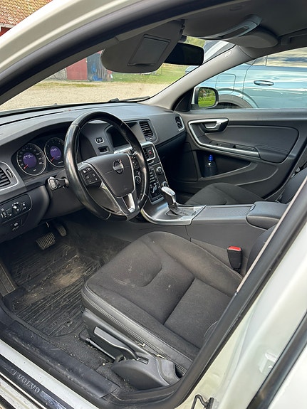 Volvo V60 13 of 16