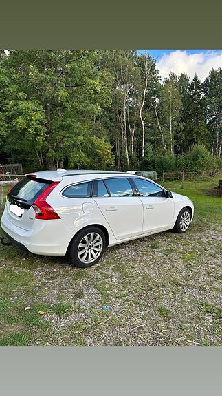 Volvo V60 4 of 16