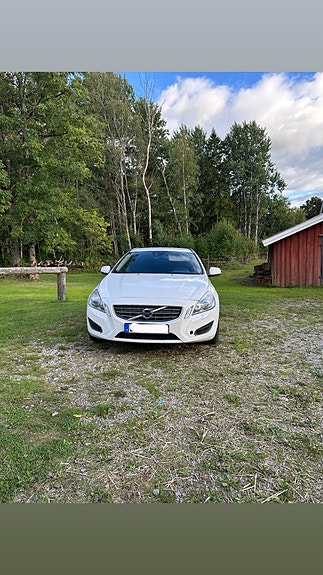 Volvo V60 7 of 16
