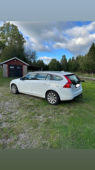 Volvo V60 2 of 16