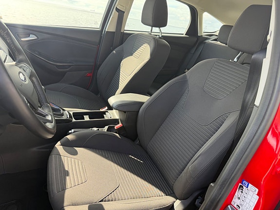 Ford Focus 9 of 14