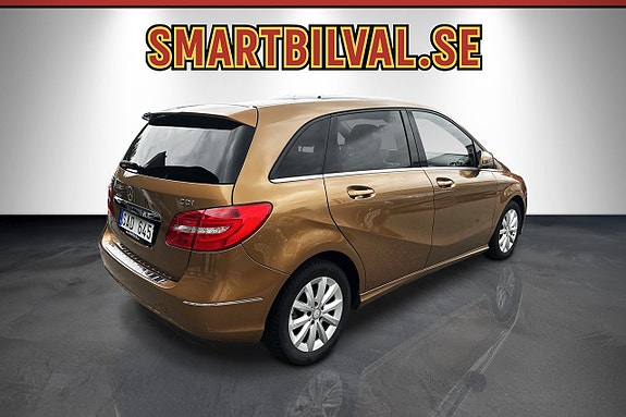 Mercedes-Benz B200 4 of 9