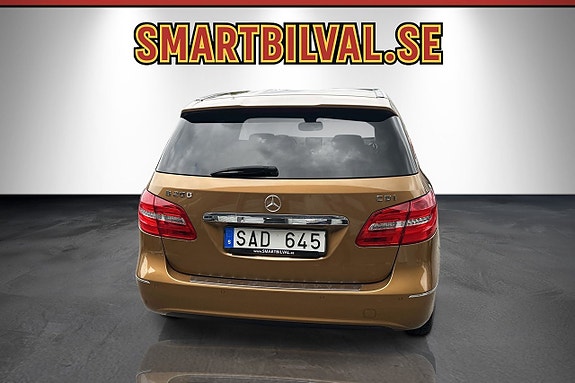 Mercedes-Benz B200 5 of 9