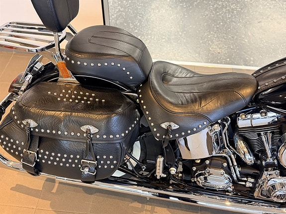 Harley-Davidson Softtail Heritage Classic Twin Cam 5 of 12