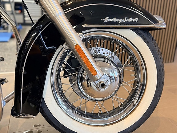 Harley-Davidson Softtail Heritage Classic Twin Cam 7 of 12