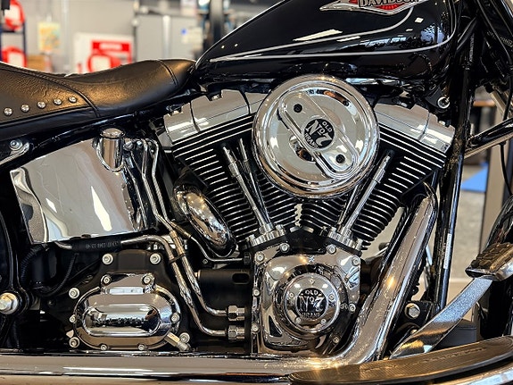 Harley-Davidson Softtail Heritage Classic Twin Cam 6 of 12