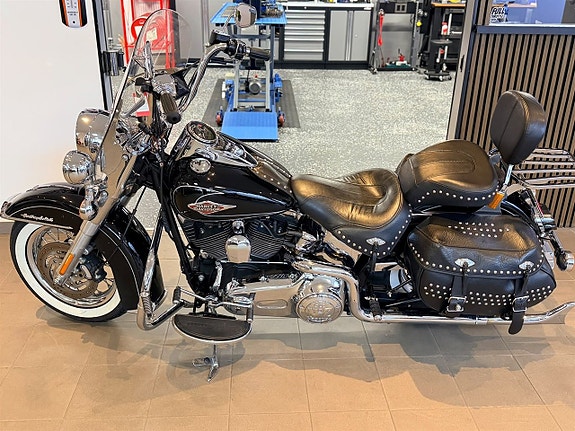 Harley-Davidson Softtail Heritage Classic Twin Cam 10 of 12