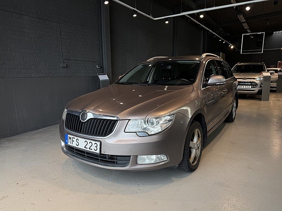 Skoda Superb 2 of 13