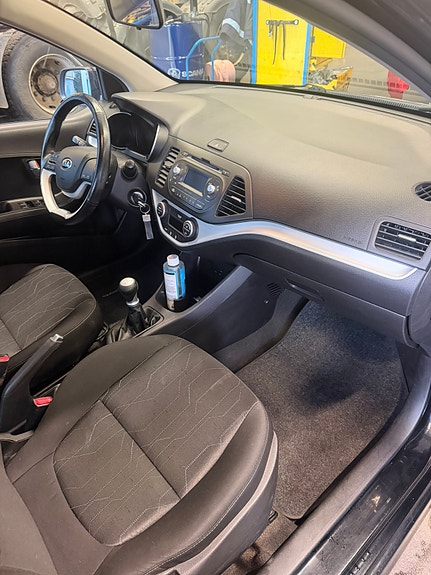Kia Picanto 7 of 11