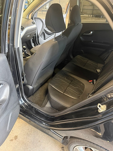 Kia Picanto 9 of 11